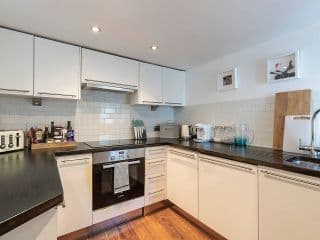 Lovely 2 bedroom flat in Chelsea, sleeps 4 - Photo 7