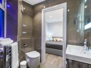 TA House - Photo 4