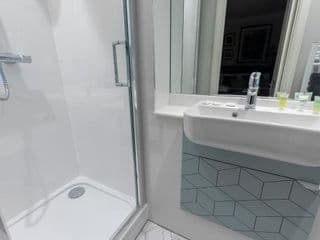Beautiful 2 bed apt in the heart of Mayfair, close to Tube - Photo 18