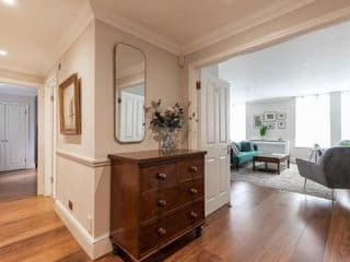 Beautiful 2 bed apt in the heart of Mayfair, close to Tube - Photo 9