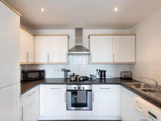 2-bedroom apartment Mill Court, Harlow - Photo 2