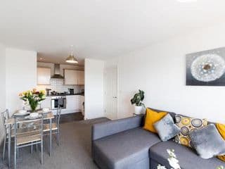 2-bedroom apartment Mill Court, Harlow - Photo 19