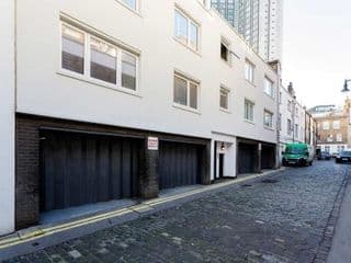 Veeve - Mews and Majesty in Mayfair - Photo 11