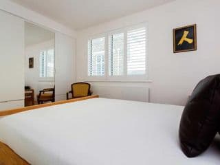 Veeve - Mews and Majesty in Mayfair - Photo 16