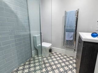 Gorgeous 3-bed maisonette in Westbourne Green with patio - Photo 11