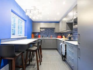 Gorgeous 3-bed maisonette in Westbourne Green with patio - Photo 4
