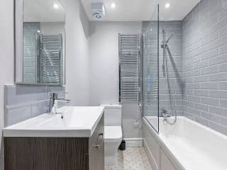 Gorgeous 3-bed maisonette in Westbourne Green with patio - Photo 8
