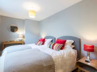 Gorgeous 3-bed maisonette in Westbourne Green with patio - Photo 10