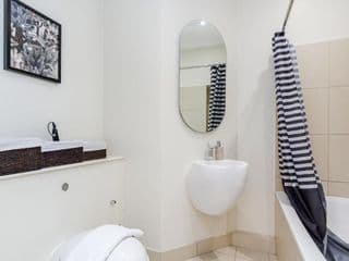 Luxurious Central Kensington Apartment - Photo 8