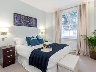 Luxurious Central Kensington Apartment - Photo 9