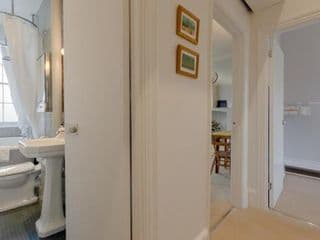 Vibrant 1 Bedroom Flat In Islington With Garden - Photo 18