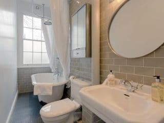 Vibrant 1 Bedroom Flat In Islington With Garden - Photo 5