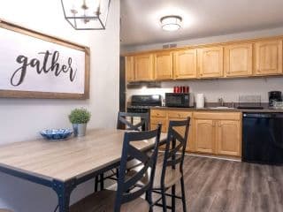 Welcoming Barn, 2 BEDROOM & 1 Bath & Parking - Photo 18