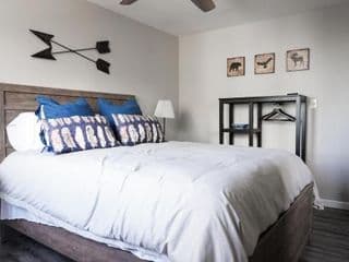 Welcoming Barn, 2 BEDROOM & 1 Bath & Parking - Photo 3