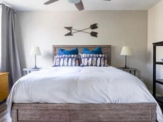 Welcoming Barn, 2 BEDROOM & 1 Bath & Parking - Photo 4