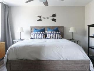 Welcoming Barn, 2 BEDROOM & 1 Bath & Parking - Photo 5