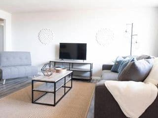 Welcoming Barn, 2 BEDROOM & 1 Bath & Parking - Photo 8