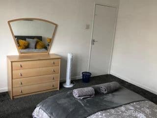 London budget Maisonette - Photo 18