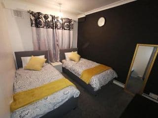 London budget Maisonette - Photo 3