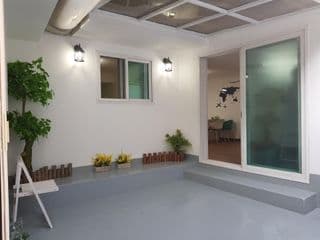 Closed - Photo 2