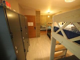 Stitches House - Photo 16
