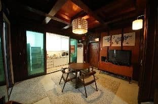 Stitches House - Photo 17