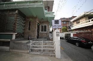 Stitches House - Photo 21