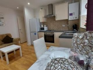 Lux Apartment in Gatwick - Photo 11