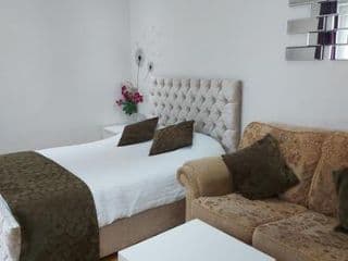 Lux Apartment in Gatwick - Photo 17