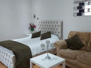 Lux Apartment in Gatwick - Photo 9