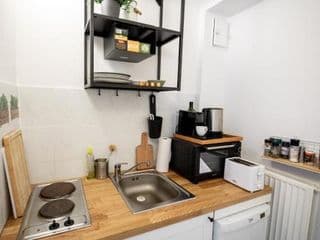 City Hideaway with Terrace - Photo 14
