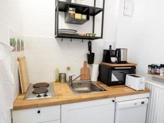City Hideaway with Terrace - Photo 15