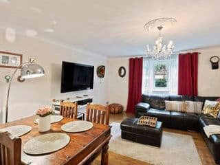Beautiful and cosy 2 bedroom flat - Photo 2