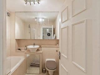 Beautiful and cosy 2 bedroom flat - Photo 12
