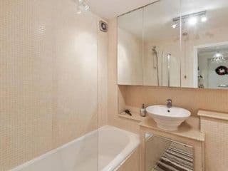 Beautiful and cosy 2 bedroom flat - Photo 13