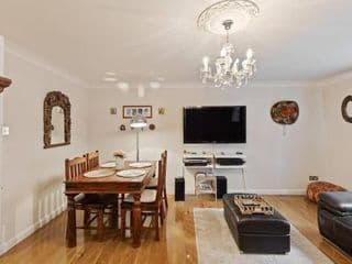 Beautiful and cosy 2 bedroom flat - Photo 3