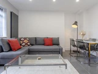 3 bedroom Luxury Apartment in Canary Wharf