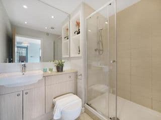 2 Bed Executive Penthouse near Liverpool Street FREE WIFI by City Stay London - Photo 13