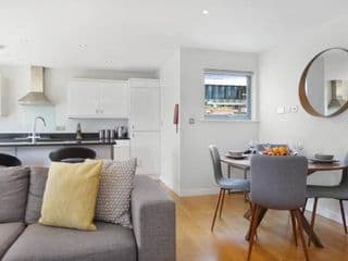 2 Bed Executive Penthouse near Liverpool Street FREE WIFI by City Stay London - Photo 16