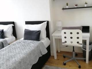 Dream Time Apartments-Aqua Suite - Photo 9