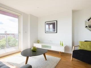 2 Bedroom 2 Bathroom Apartment with large balcony - Photo 11