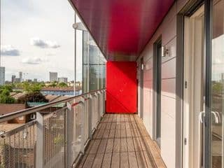 2 Bedroom 2 Bathroom Apartment with large balcony - Photo 12