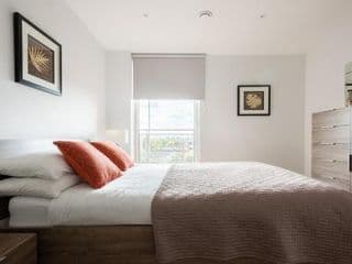2 Bedroom 2 Bathroom Apartment with large balcony - Photo 3