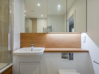 2 Bedroom 2 Bathroom Apartment with large balcony - Photo 23