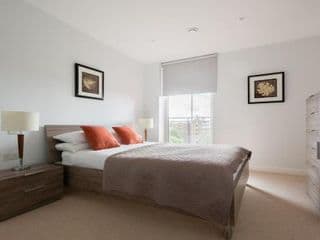 2 Bedroom 2 Bathroom Apartment with large balcony - Photo 6