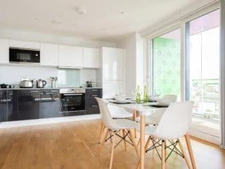 2 Bedroom 2 Bathroom Apartment with large balcony - Photo 9