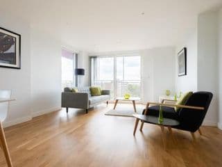 2 Bedroom 2 Bathroom Apartment with large balcony - Photo 10