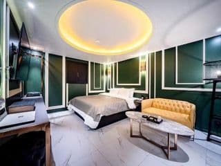 THE GRAY HOTEL - Photo 21