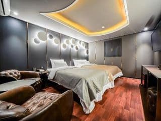THE GRAY HOTEL - Photo 4