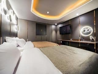 THE GRAY HOTEL - Photo 7